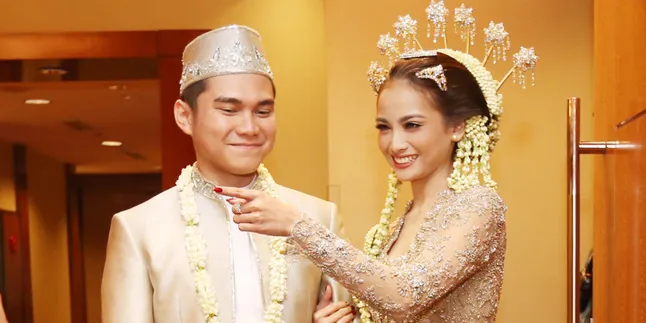 [FOTO] Adat Jawa, Cantiknya Acha Septriasa Saat Akad Nikah