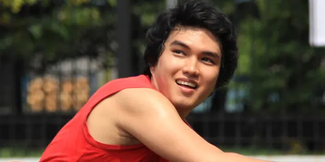 [Foto] Aksi Aldi Taher Main Flag Football