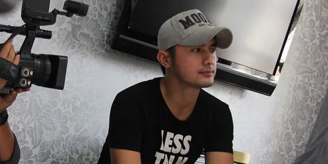 [Foto] Aksi Hengky Kurniawan di Balik Layar