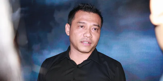 [Foto] Anang Hermansyah Beralih Profesi Jadi Tukang Bakso?