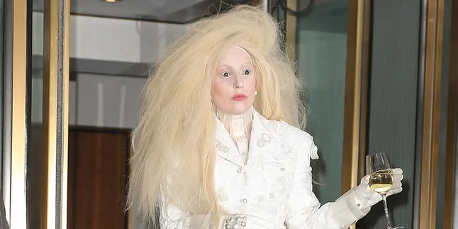 [Foto] 'ARTPOP' Laris Manis, Lady Gaga Gelar Syukuran