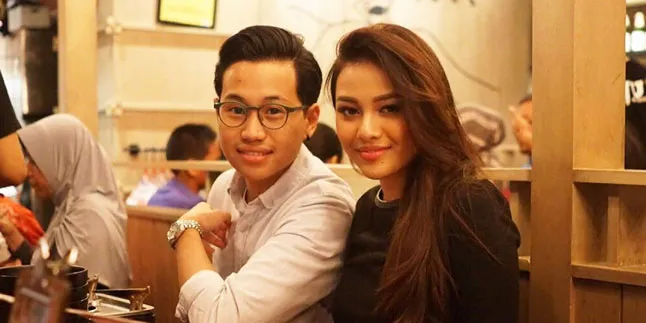 FOTO: Awal Puasa, Aurel Hermansyah Dan Pacar Semakin Dekat FOTO: Awal Puasa, Aurel Hermansyah Dan Pacar Semakin Dekat