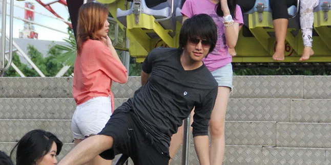 [Foto] Bagaimana Jika Kevin Aprilio Sedang Mabuk?