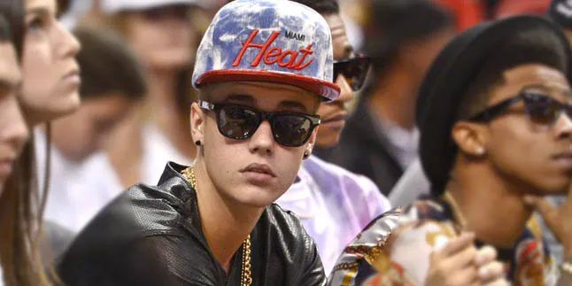 [Foto] Balikan, Justin Bieber Berpose Mesra Bareng Selena Gomez!!