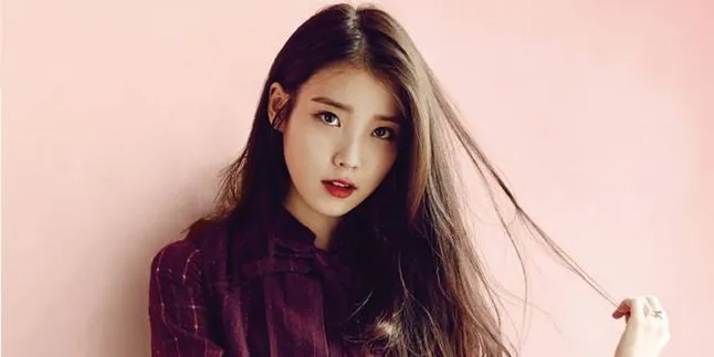 Foto Bareng Artis Cilik, IU Buktikan Kalau Dirinya Memiliki Wajah Kecil