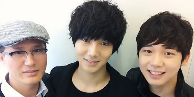 Foto Bareng, Keren Siapa Yesung SuJu Atau Adiknya?