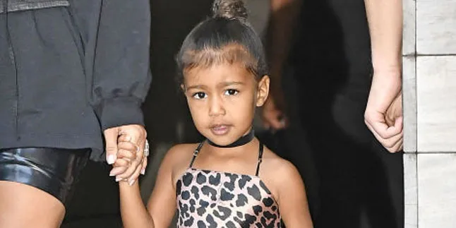 [FOTO] Baru 3 Tahun, North West Jadi Model & Designer