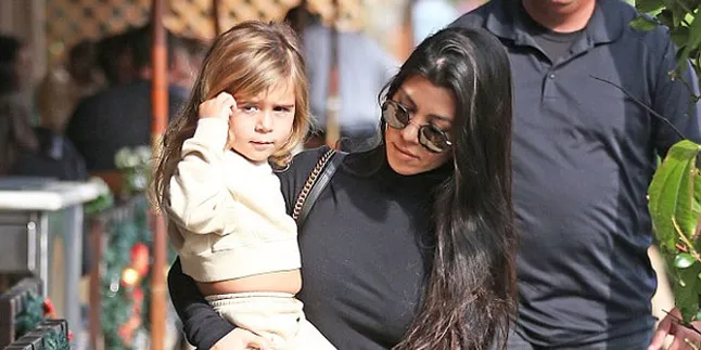 [FOTO] Baru 5 Tahun, Anak Kourtney Kardashian Muncul Dengan Rambut Ombre