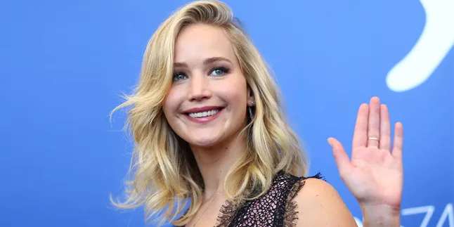 [FOTO] Baru Saja Putus, Jennifer Lawrence Ketahuan Jalan Bareng Mantan