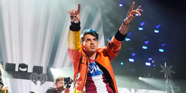 FOTO: Baru Saja Putus, Joe Jonas Sudah Kencani Model Cantik Ini FOTO: Baru Saja Putus, Joe Jonas Sudah Kencani Model Cantik Ini