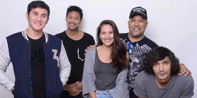 FOTO: Baru Sehari Tayang, 'WARKOP DKI REBORN' Sudah Dibajak!