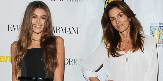 [FOTO] Beda 35 Tahun, Cindy Crawford & Kaia Gerber Bak Kakak Adik
