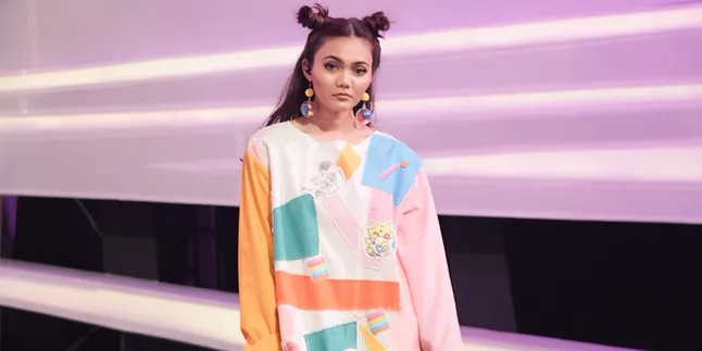 [FOTO] Begini Jadinya Kalau 2 Mantan Rina Nose Hangout Bareng