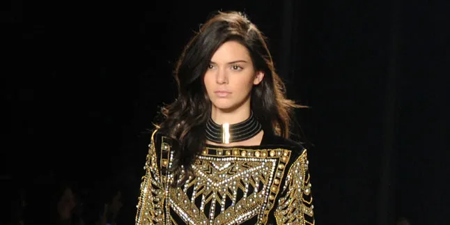 [FOTO] Beginilah Penampilan Kendall Jenner Saat 'Hamil', Cantik?