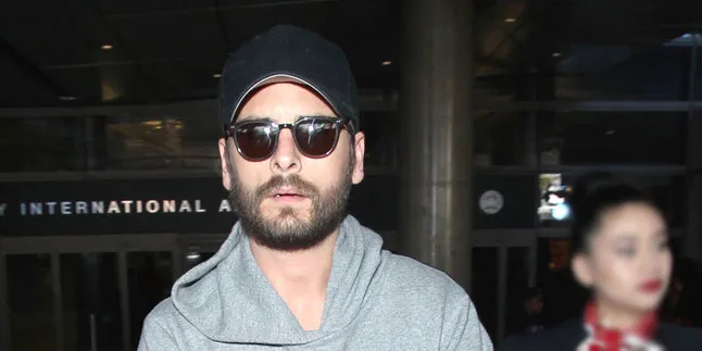 [FOTO] Belum 24 Jam, Scott Disick Mesra Dengan Wanita Lain