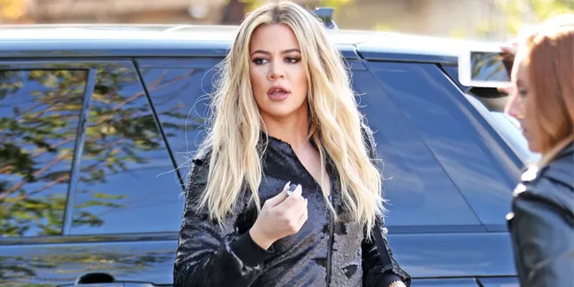 [FOTO] Belum Siap Go Public, Khloe Kardashian Masih Sembunyikan Perutnya
