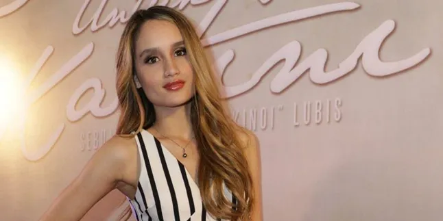 Foto Berdua di Venice, Cinta Laura Dekat Dengan Banyu Biru?
