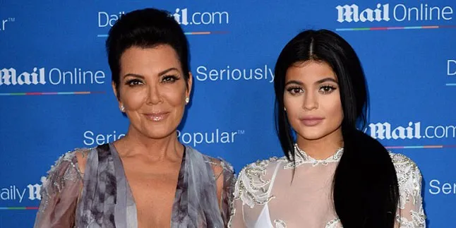 FOTO: Berhati Mulia, Kylie & Kris Jenner Kunjungi RS di Peru
