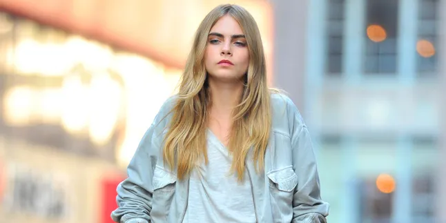 [FOTO] Berpose Bugil, Cara Delevingne Curhat Soal Keperawanan