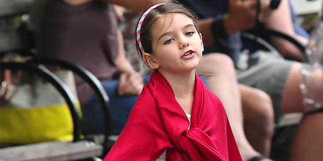 [FOTO] Berpose Kocak, Suri Cruise Makin Lucu & Menggemaskan