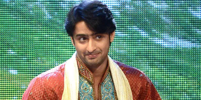[Foto] Bibir Merah Shaheer Sheikh, Bak Bayi Imut Bikin Gemas!