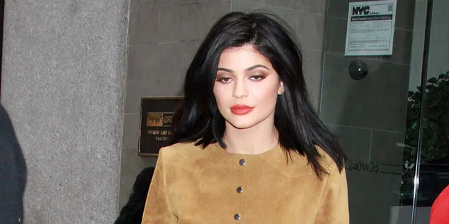 [FOTO] Bibir Mungil Kylie Jenner Tanpa Plumper, Masih Cantik?