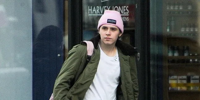 [FOTO] Break Kuliah, Brooklyn Beckham Habiskan Waktu Bareng Keluarga