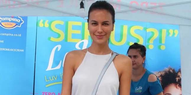 [FOTO] Bukan Ariel NOAH, Sophia Latjuba Malah Pose Bareng Mantan