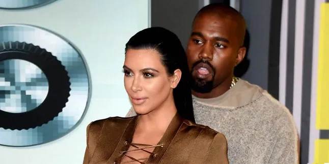 [FOTO] Bukti Cinta, Kanye West Beri Kim K 150 Lebih Kado Natal