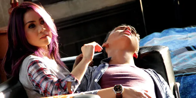 [FOTO] Cabut Gigi Gingsul, Fans Momo Geisha Protes