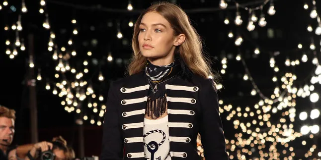 [FOTO] Calon Ibu Tiri Gigi Hadid, Masih Muda & Pantas Jadi Kakak?