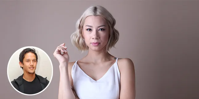 [FOTO] Cantik Berbikini, Jennifer Cium Mesra Irfan Bachdim