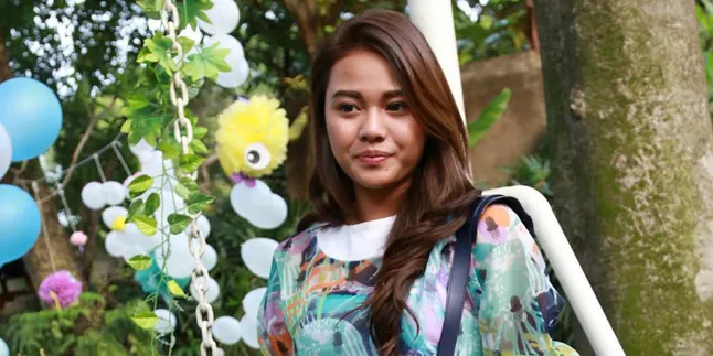 FOTO: Cantik Berbunga-Bunga, Aurel Hermansyah Bak Seorang Peri FOTO: Cantik Berbunga-Bunga, Aurel Hermansyah Bak Seorang Peri
