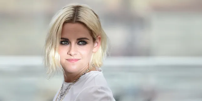 [FOTO] Cantik di Red Carpet, Kristen Stewart Pamer Abs Seksi
