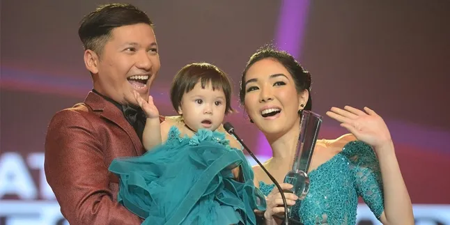 FOTO: Cantik Nggemesin, Saat Gisel & Baby Gempi Kembaran Baju FOTO: Cantik Nggemesin, Saat Gisel & Baby Gempi Kembaran Baju