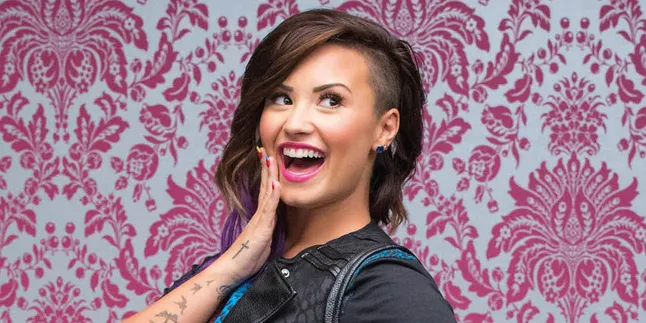 [FOTO] Cantiknya Demi Lovato Saat Lelah dan Berkeringat