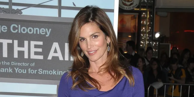 [FOTO] Cantiknya Penampilan Cindy Crawford Saat Bangun Tidur