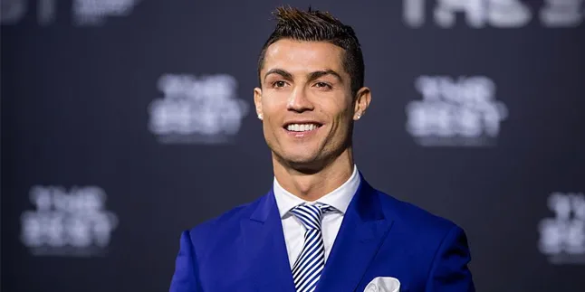 [FOTO] Cristiano Ronaldo & Anaknya Bagai Pinang Dibelah Dua