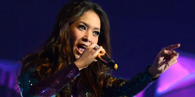 [FOTO] Dandanan Maia Estianty Sang Bunda Rock and Roll
