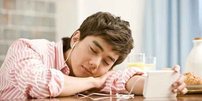 Foto Dengan Yoo Seung Ho, Kim So Hyun Canggung