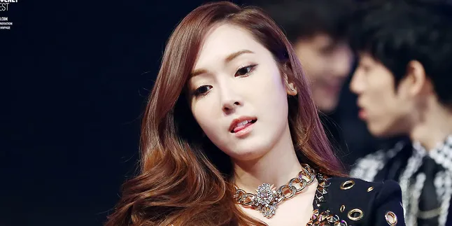 [FOTO] Di Cafe, Jessica SNSD Pamer Wajah Jutek!
