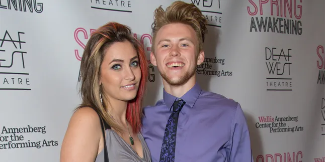 [FOTO] Dikabarkan Menikah, Inikah Cincin Kawin Paris Jackson?