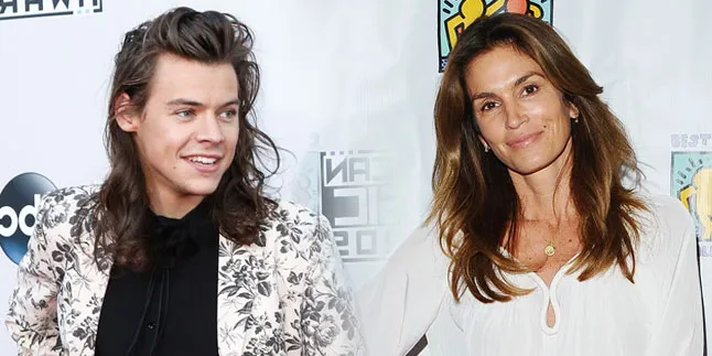 'Double Date' Bareng Cindy Crawford, Harry Styles Bawa Pacar?