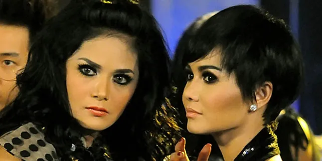 [Foto] Enggan Komentari Raffi, Yuni Shara Ciuman Dengan Orang Lain?