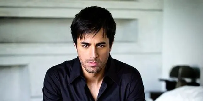 [FOTO] Enrique Iglesias Untuk Yang Pertama Kali Bagikan Foto Anak Kembarnya