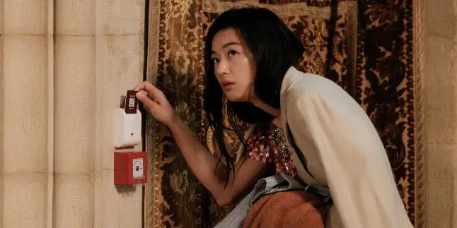 FOTO: Fashion Mewah Jun Ji Hyun di 'The Legend of The Blue Sea'