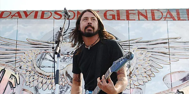 [Foto] Foo Fighters Berlatih Keras, Gitar Dave Grohl 'Berdarah'