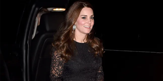 [FOTO] Ganti Gaya Rambut, Kate Middleton Makin Secantik Ibunya