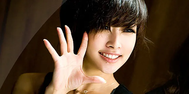 [FOTO] Gaun Nicole KARA Dianggap Terlalu Pendek?