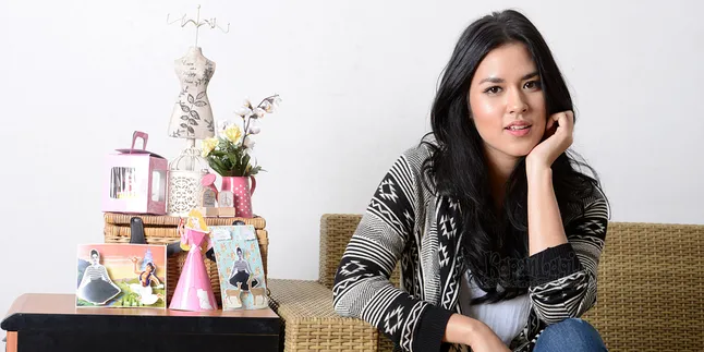 [Foto] Gaya Raisa Tirukan Berbagai Emoticon, Super Imut!